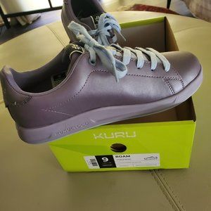 Kuru Roam women's sneakers size 9 NIB